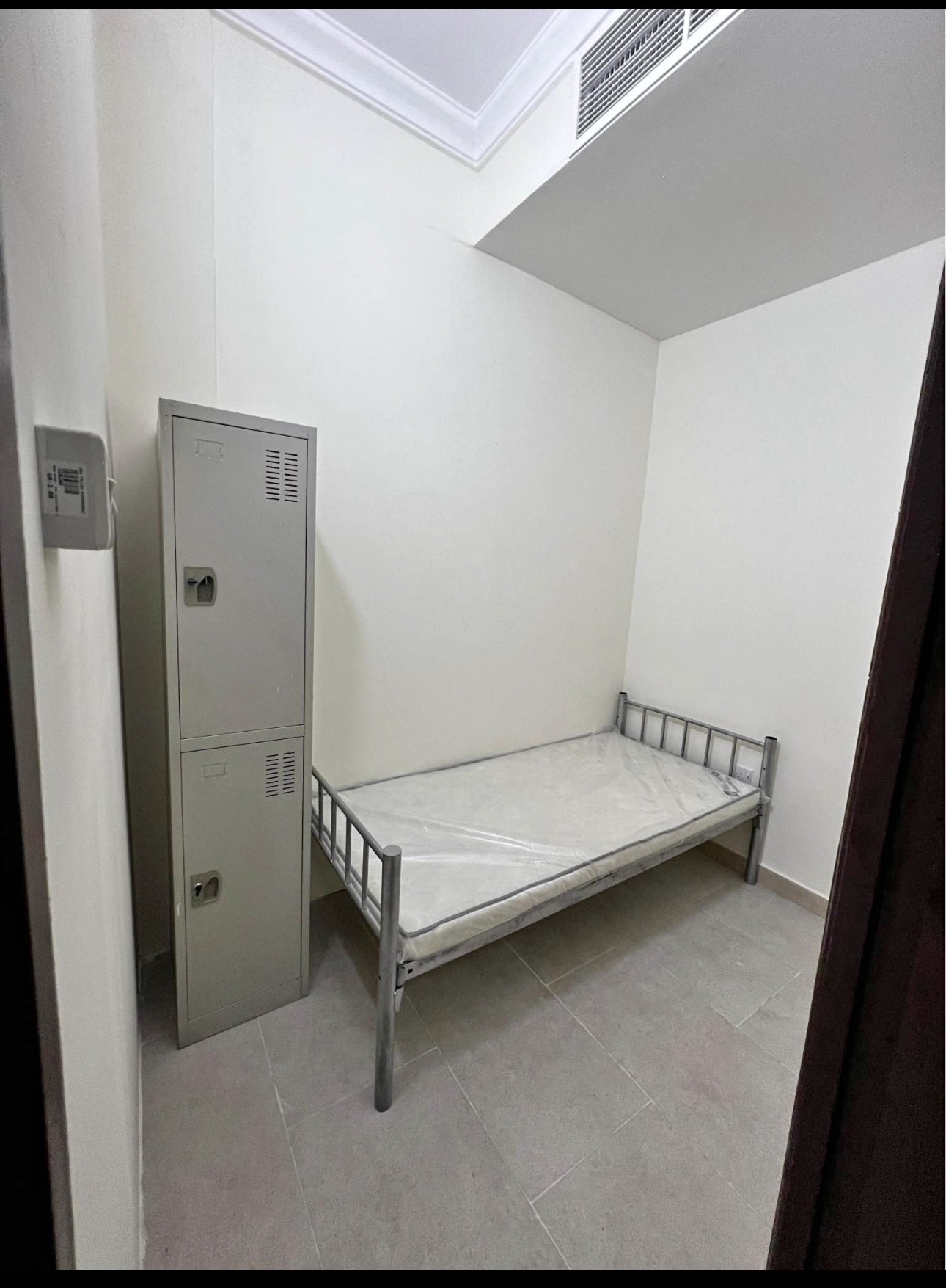 Executive Bachular Beds 🛌 Space Available In *Matar Qadeem* / *Old Airport* /  📍Down Town *Cefeteria* *600* qr More Details : 📞 74741678 👈 or Wa.me/+97474741678 - Photo 1