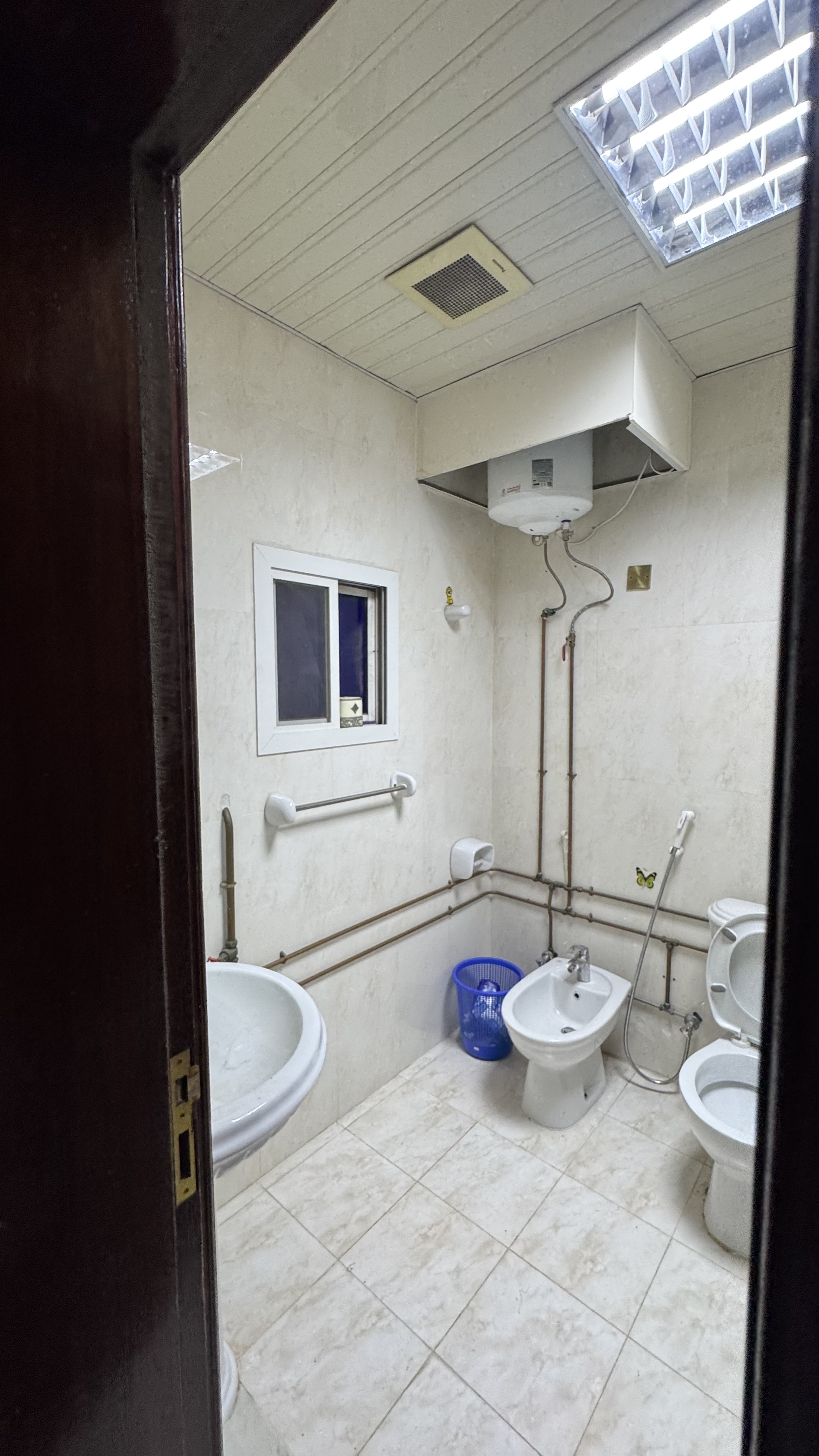 Room for rent. Private room with shared kitchen and toilet.  - Photo 3