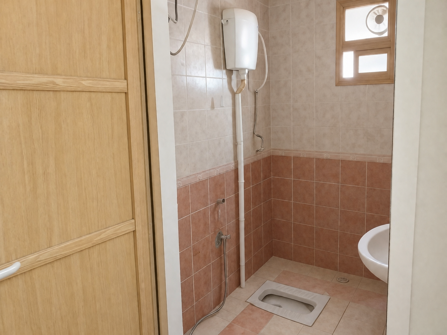 Spacious Room for Rent in a Villa - Photo 2