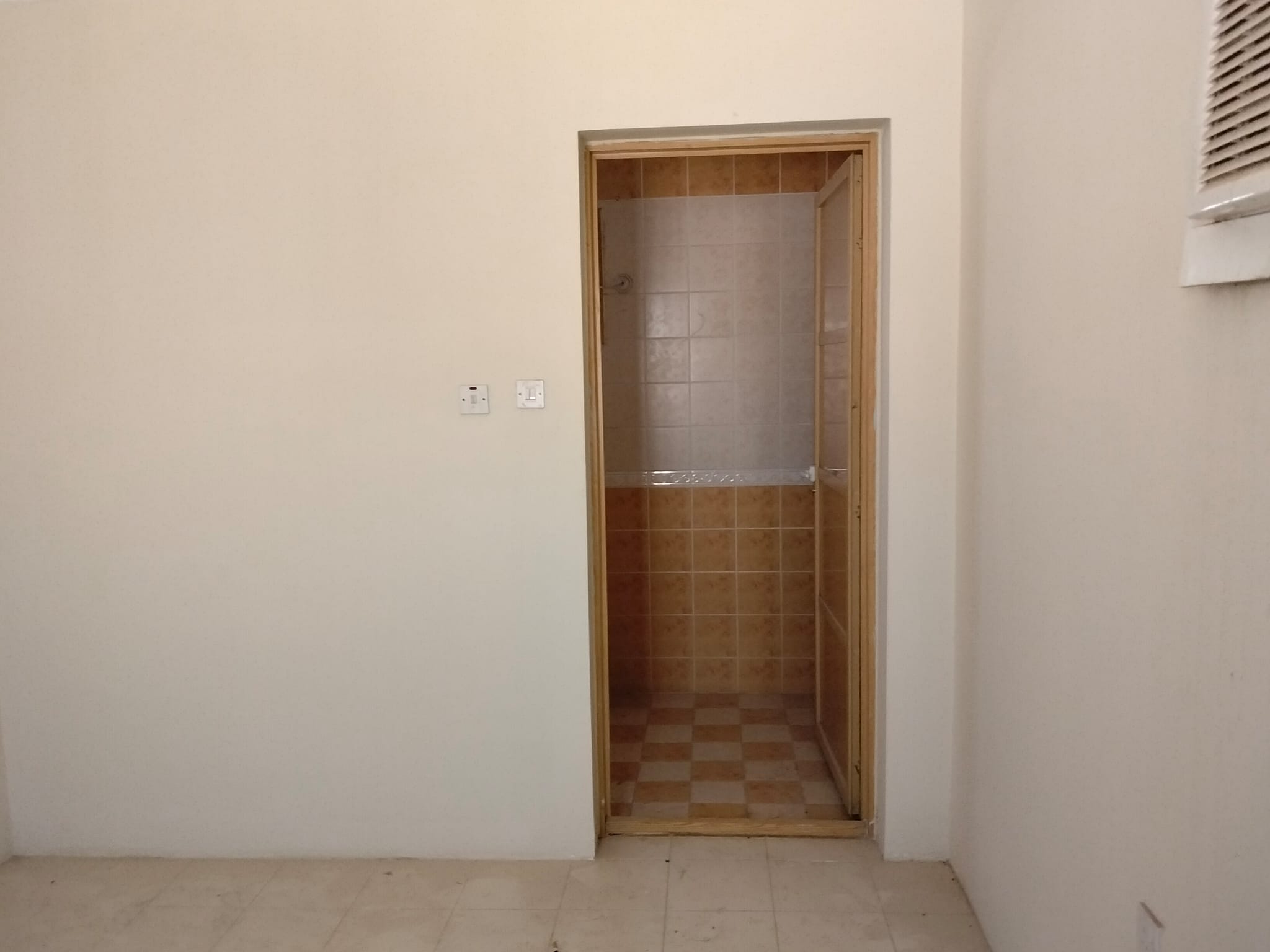 Spacious Room with Private Bathroom for Rent in a Penthouse Villa – QAR 1,800 - Photo 1
